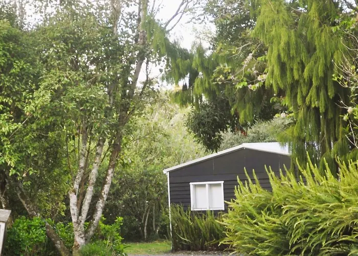 Lakeside With Jetty At Tarawera Ferienhaus